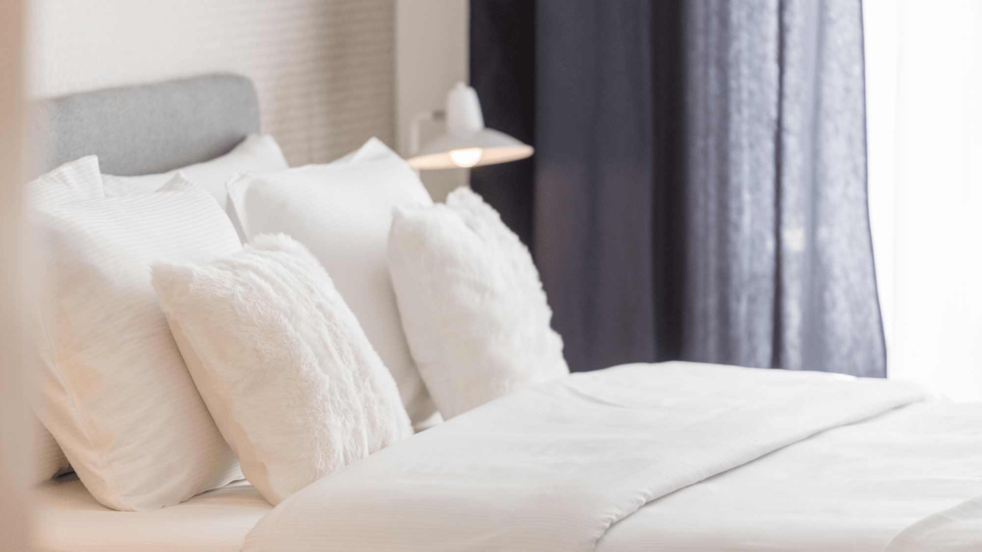 how to arrange pillows on a bed