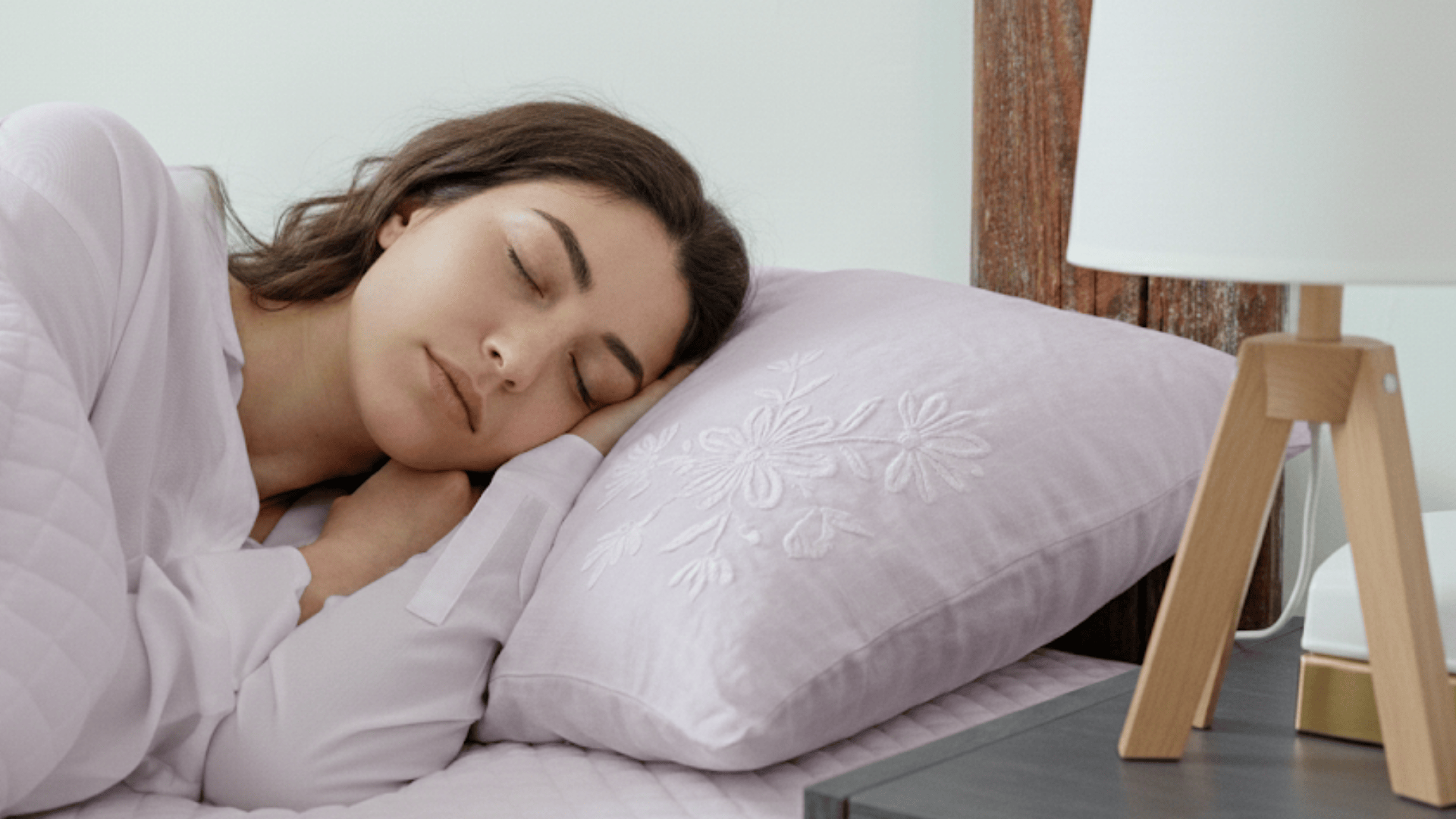 is it better to sleep with or without a pillow