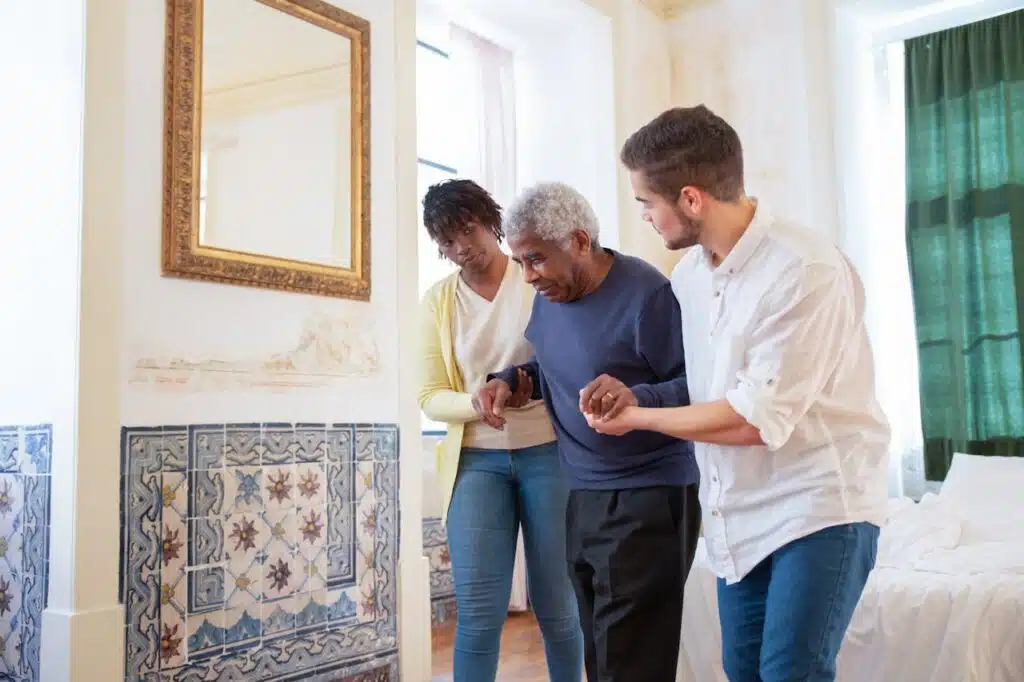 How Professional Support Systems Help Prevent Senior Malnutrition and Dehydration