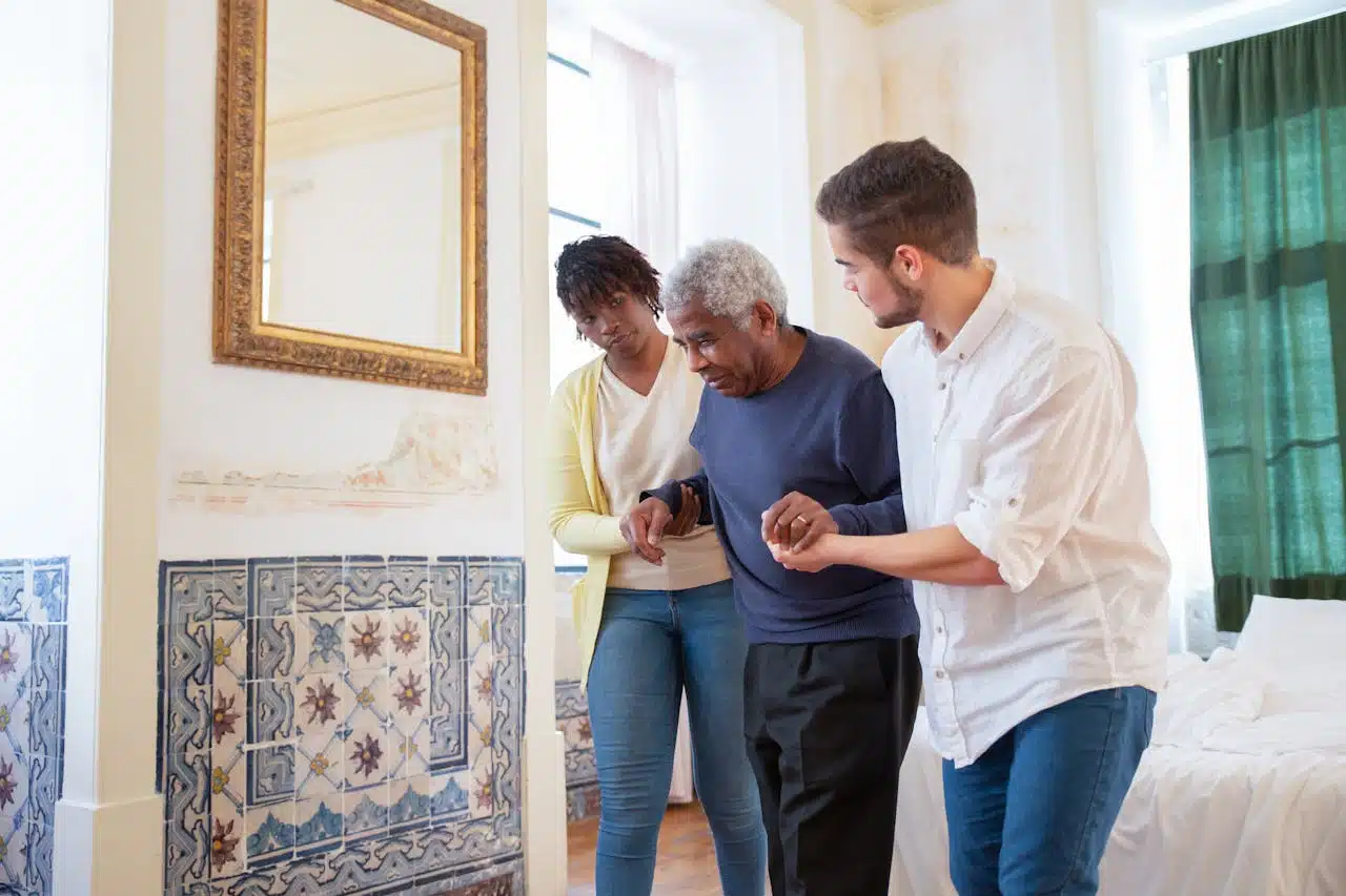 How Professional Support Systems Help Prevent Senior Malnutrition and Dehydration