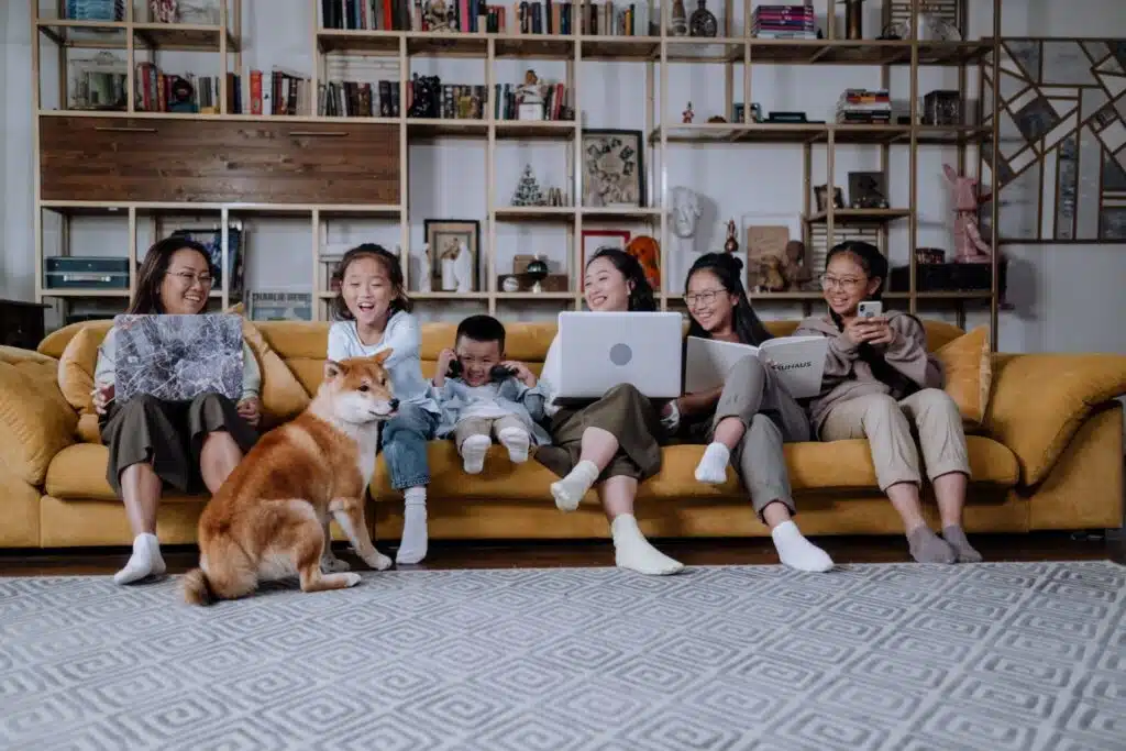 Living Room Floors That Handle Daily Life and Weekend Gatherings